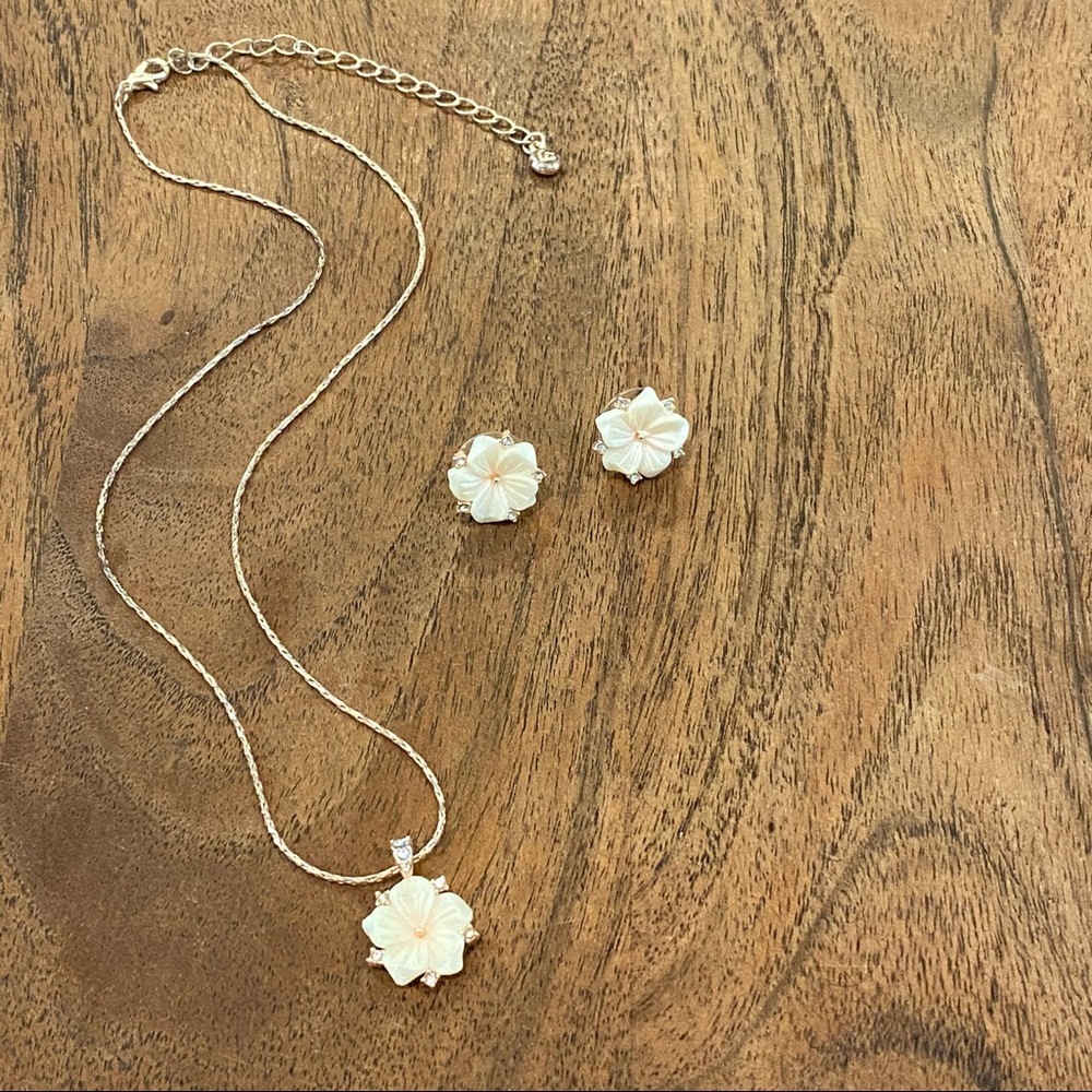 LC Lauren Conrad Flower Necklace & Earrings Set